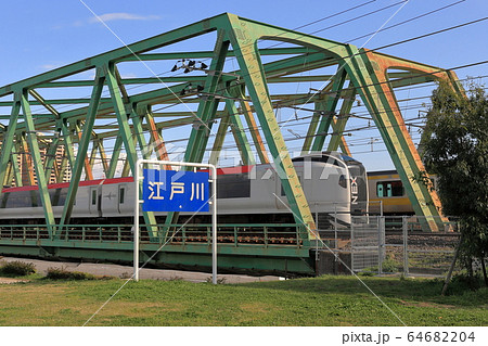 えど川を通過する成田エクスプレス えど川を通過する成田エクスプレス 64682204