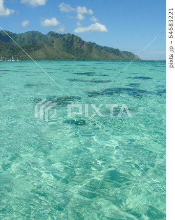 きれいな海 水面の写真素材