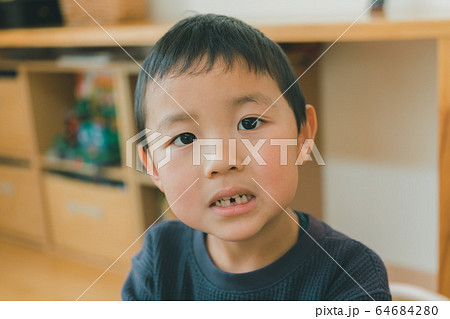 6 years old 64684280