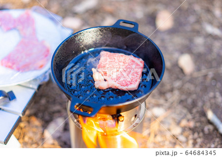 キャンプ素材 スキレット 焚き火台 キャンプ素材 スキレット 焚き火台 64684345