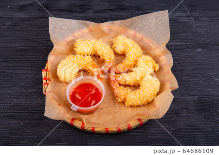 Royal shrimp roasted in breading, served with ketchup 64686109