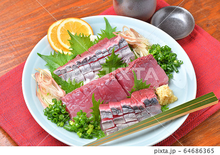 初がつお、初ガツオ、初カツオ、初かつお、初鰹、国産御前崎産の初鰹(4月中旬)の刺身、刺し盛り。 初がつお、初ガツオ、初カツオ、初かつお、初鰹、国産御前崎産の初鰹(4月中旬)の刺身、刺し盛り。 64686365