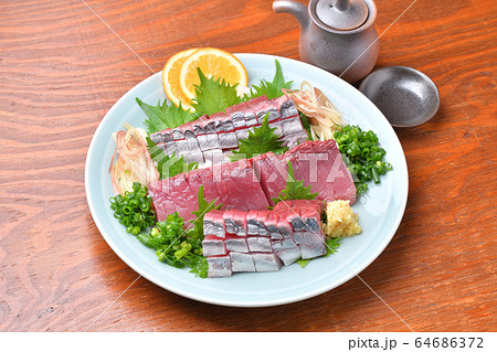 初がつお、初ガツオ、初カツオ、初かつお、初鰹、国産御前崎産の初鰹(4月中旬)の刺身、刺し盛り。 初がつお、初ガツオ、初カツオ、初かつお、初鰹、国産御前崎産の初鰹(4月中旬)の刺身、刺し盛り。 64686372