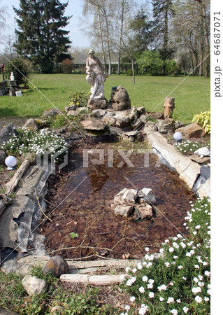 Peaceful garden Peaceful garden 64687071