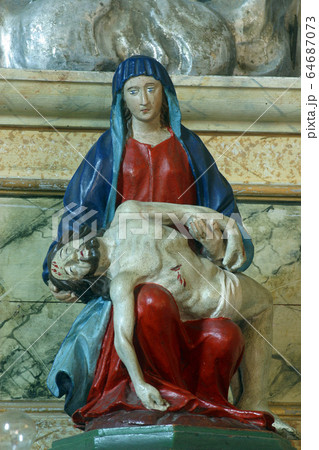 Pieta 64687073