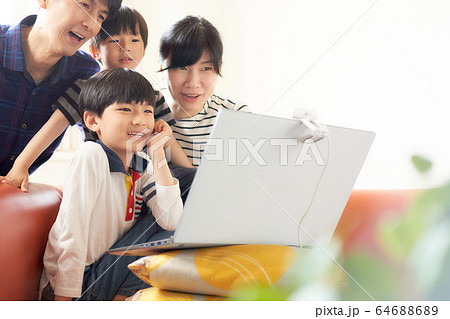 オンライン帰省　イメージ 64688689