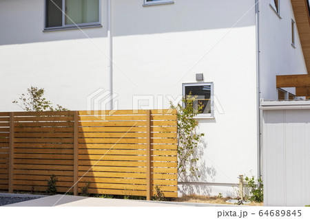建物_新築住宅、パーツ、境界フェンス、目隠し、格子 建物_新築住宅、パーツ、境界フェンス、目隠し、格子 64689845