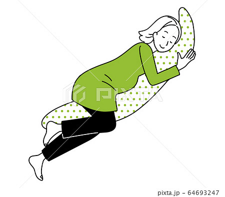 枕を抱いて眠る妊婦 枕を抱いて眠る妊婦 64693247