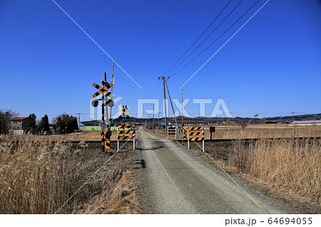 田舎の踏切 64694055