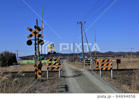 田舎の踏切 64694056