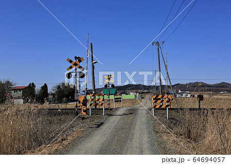田舎の踏切 64694057