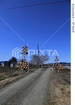 田舎の踏切 64694058
