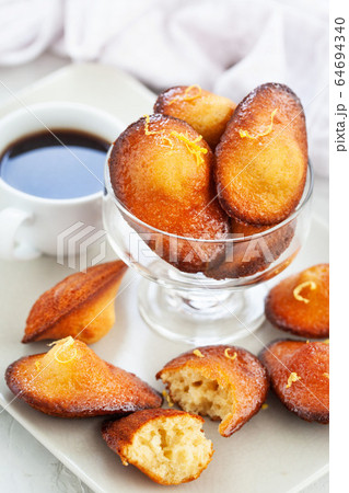 Homemade lemon madeleines biscuit cookies Homemade lemon madeleines biscuit cookies 64694340