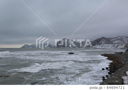 北海道の風景「冬の太平洋・えりも町」 北海道の風景「冬の太平洋・えりも町」 64694721