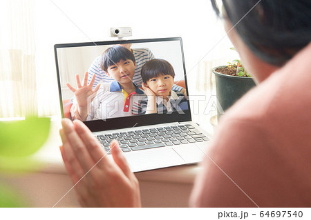 ビデオ通話 ビデオチャット イメージ ビデオ通話 ビデオチャット イメージ 64697540