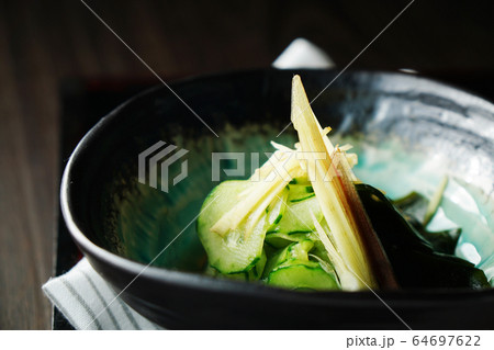 胡瓜とわかめの酢の物 胡瓜とわかめの酢の物 64697622
