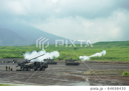 火力戦闘車による火砲一斉射撃 火力戦闘車による火砲一斉射撃 64698430