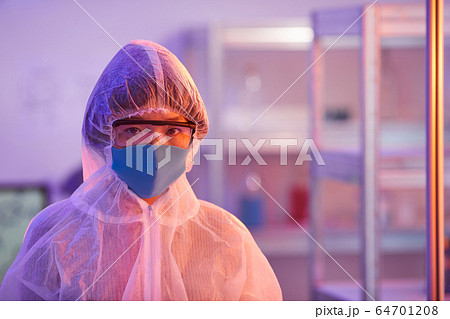 Female nurse in protective workwear 64701208