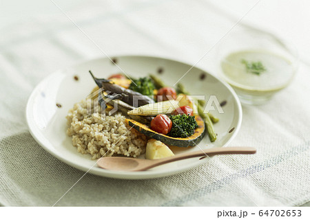 玄米 ワンプレート料理 64702653
