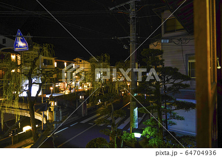 夜の城崎温泉街 夜の城崎温泉街 64704936