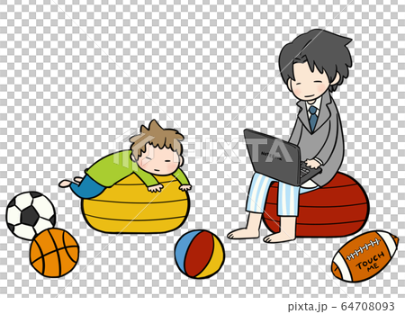 男孩玩一個平衡球，和他的爸爸在家工作 64708093