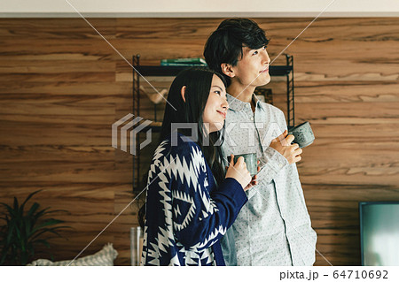 カップル 夫婦 新生活 カップル 夫婦 新生活 64710692