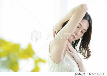 女性　美容　ビューティー　 64711294