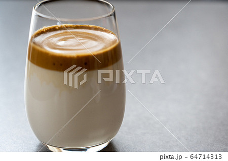 ダルゴナコーヒー ダルゴナコーヒー 64714313