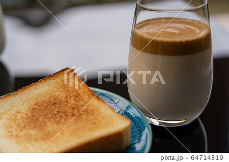 ダルゴナコーヒー ダルゴナコーヒー 64714319