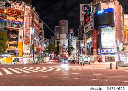 《東京都》人の消えた渋谷・自粛ムードの東京 64714696