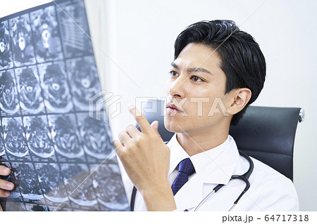 若い医者 ドクター 64717318