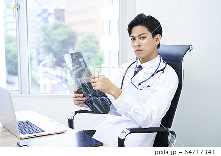 若い医者 ドクター 64717341