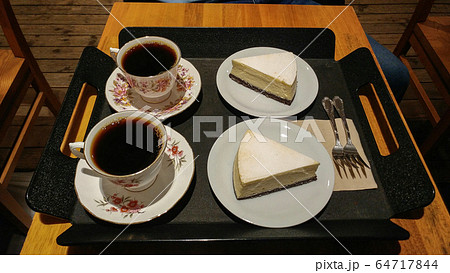 カフェ コーヒー テーブル 64717844