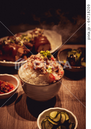 焼肉丼 滷肉飯 魯肉飯 64718209