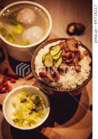 焼肉丼 滷肉飯 魯肉飯 64718217