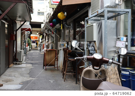 路地裏通り 64719062
