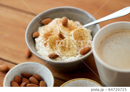 oatmeal with banana and almond on wooden table 64720725
