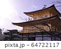 雪の金閣寺 64722117