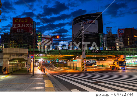 《東京都》人の消えた歌舞伎町・自粛ムードの東京 《東京都》人の消えた歌舞伎町・自粛ムードの東京 64722744