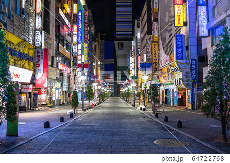《東京都》人の消えた歌舞伎町・自粛ムードの東京 64722768