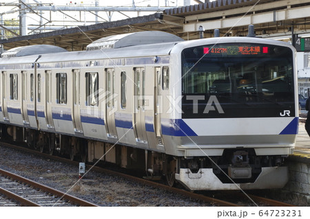 黒磯駅に停車中の東北本線E531系(中編成ワンマン運転) 黒磯駅に停車中の東北本線E531系(中編成ワンマン運転) 64723231