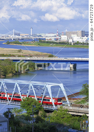多摩川をまたぐ鉄道橋 64725729