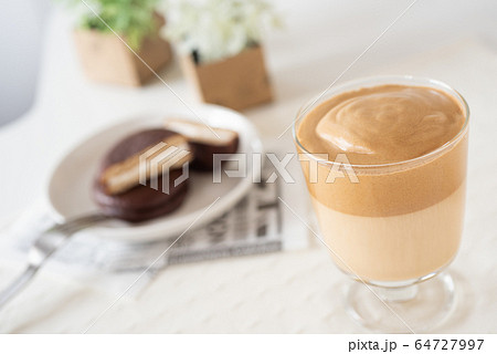 おうちカフェ　ダルゴナコーヒー 64727997