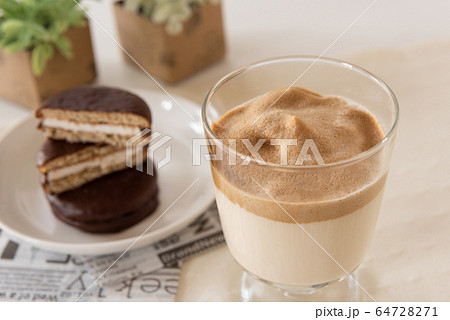 おうちカフェ　ダルゴナコーヒー 64728271