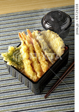 天重を食べる 64729308