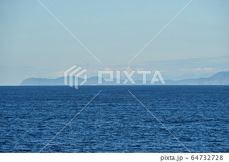 九州志布志航路　フェリー上からの都井岬 64732728