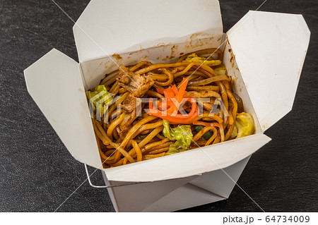 焼きそば Chow mein noodles dish 焼きそば Chow mein noodles dish 64734009