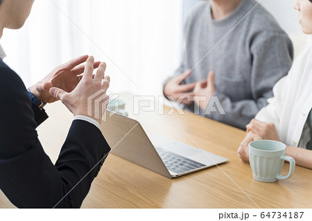 営業マンと30代夫婦 64734187
