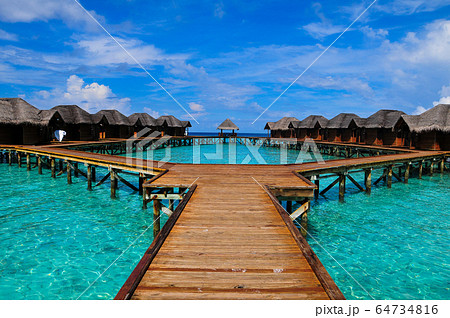 モルディブリゾートの水上ヴィラ 64734816