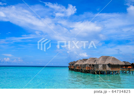 モルディブリゾートの水上ヴィラ 64734825
